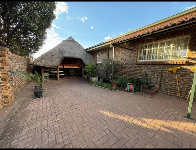 2 BEDROOM TOWNHOUSE FOR SALE IN THREE RIVERS EAST